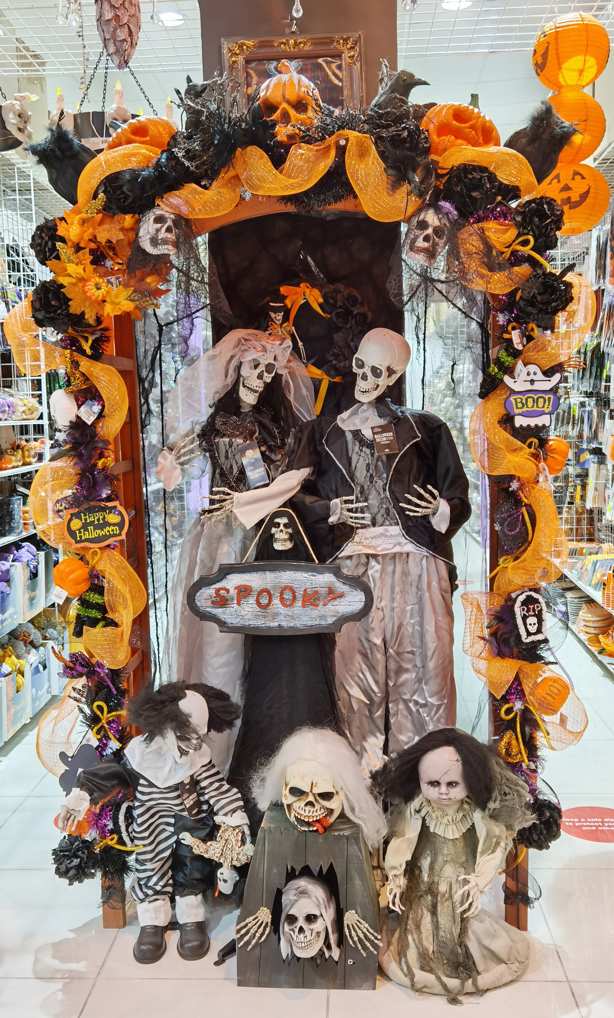 Halloween Skeleton Wedding Decoration Ideas