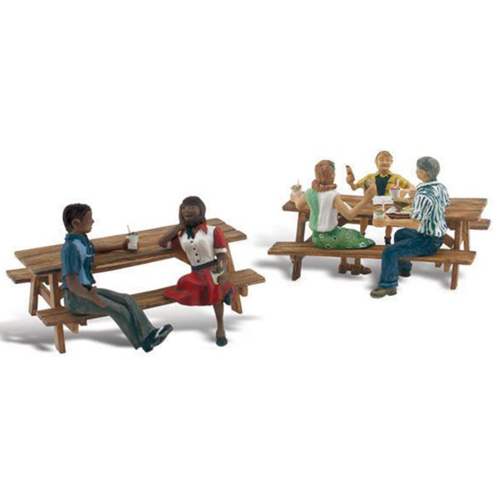 N Scale Outdoor Dining