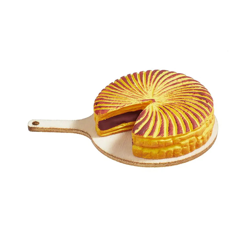 Miniature Cake on Wooden Board, 3cm