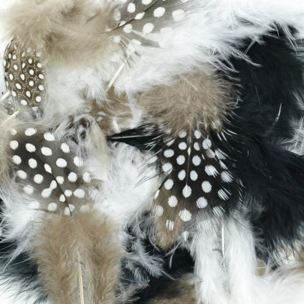 Dyed Guinea Black/White Mix 7Gm 