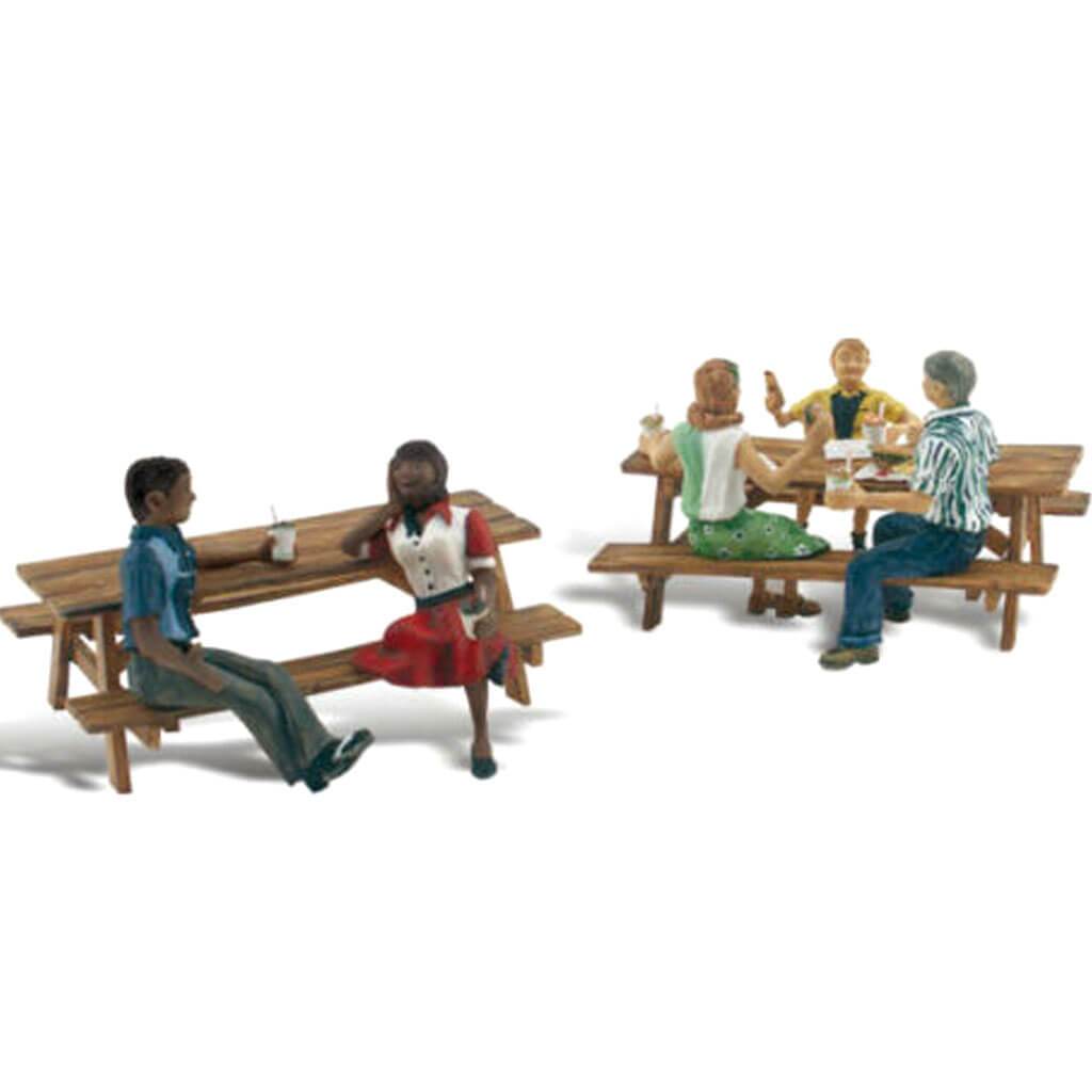 Outdoor Dining - HO Scale