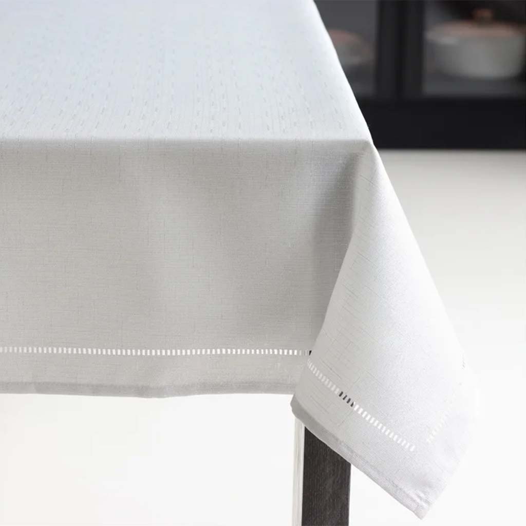 Lurex Hemstitch Table Cloth Round Ice, 70in